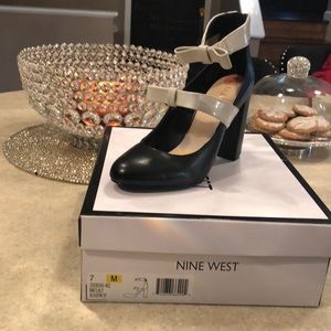 Nine west black and nude Mary Jane  style shoe
